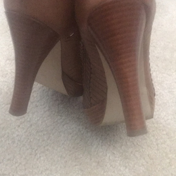 Guess by Marciano size 9 1/2M. - Picture 5 of 5